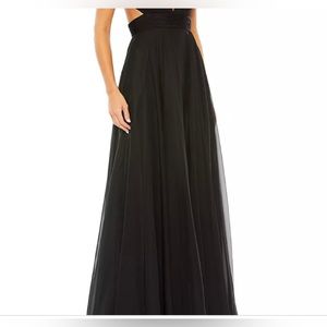 Mac Duggal Size 2 Floor length gown with feather trimmed detail on shoulders